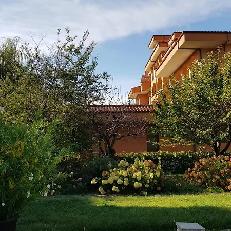 Family Magnolia, Sunny Sunny Beach