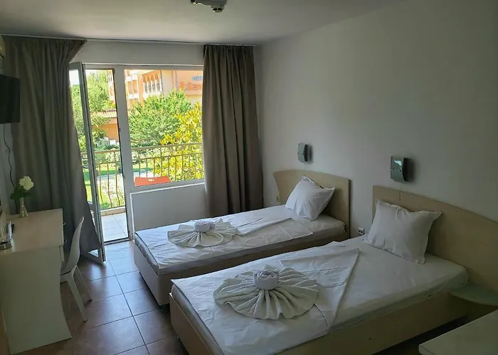 Family Magnolia, Sunny 2*