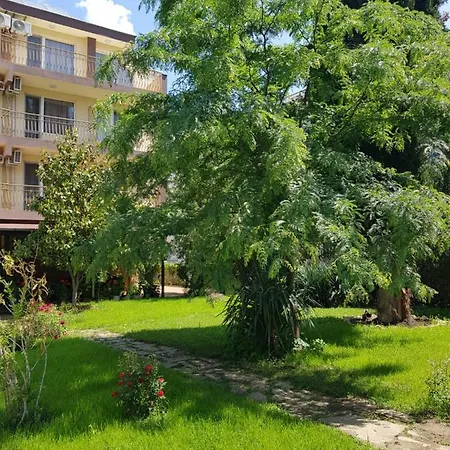Family Magnolia, Sunny Hotel Slantchev Briag