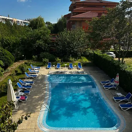 Family Magnolia, Sunny