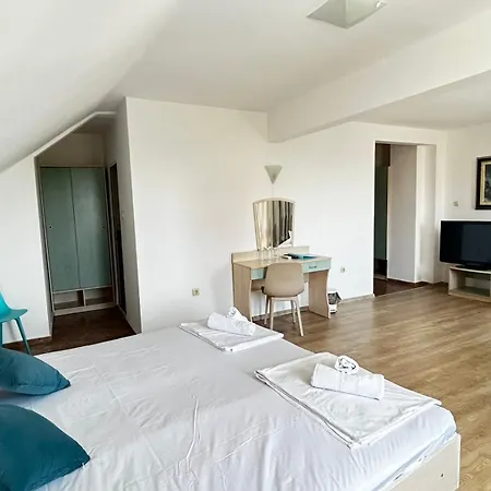 Family Magnolia, Sunny Готель 2*