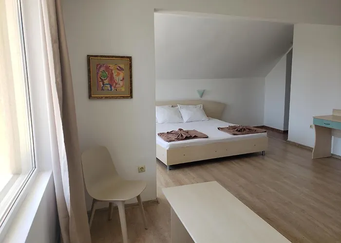 Family Magnolia, Sunny Готель 2*