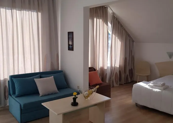 Family Magnolia, Sunny Готель