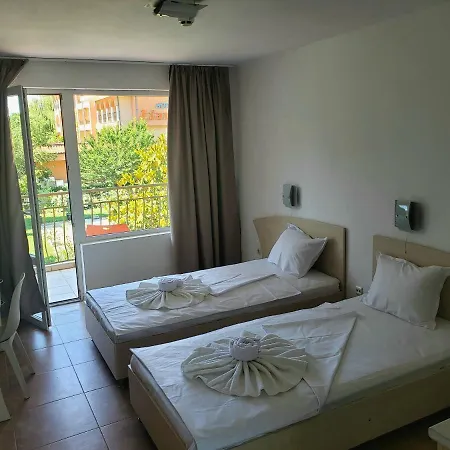 Family Magnolia, Sunny 2*