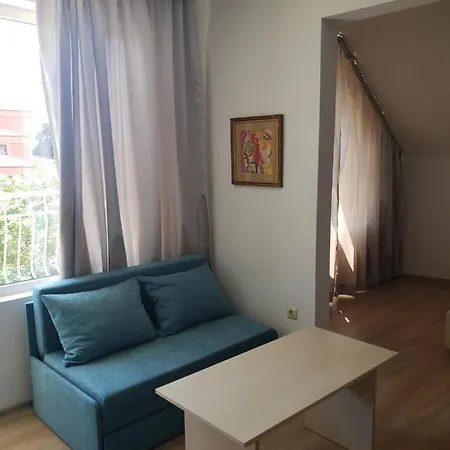 Family Magnolia, Sunny