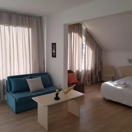 Family Magnolia, Sunny Hotel