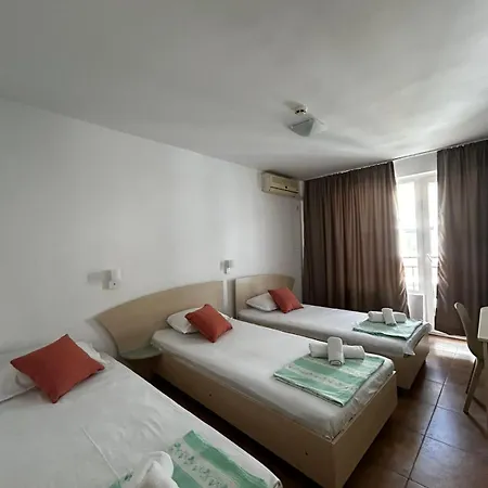 Family Magnolia, Sunny 2*